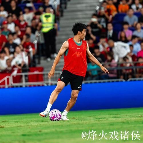 利物浦举行欧冠赛前公开训练,远藤航、基耶萨、 利物浦举行欧冠赛前公开训练,远藤航、基耶萨、