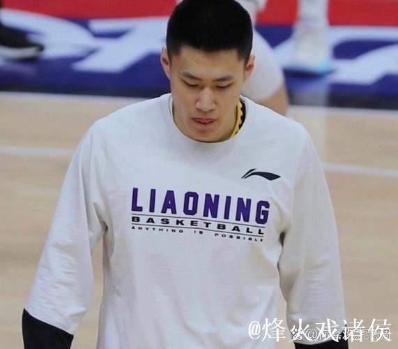 退役空档下吴昌泽冷藏，杨鸣保守轮换，辽篮内线命运悬了